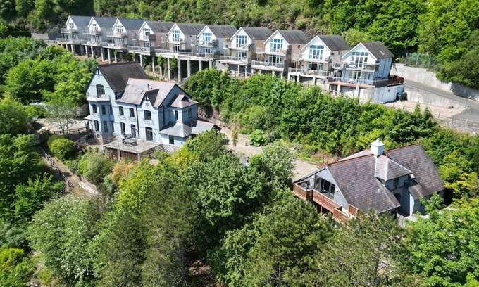 Pendine Apartment | Oceanfront Bluebird 2 Bedroom Apartment in Pendine