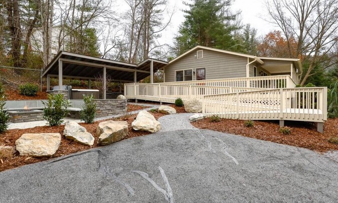Weaverville House | Bluebird Cottage: Hot Tub, Firepit & Top-Rated Comfort