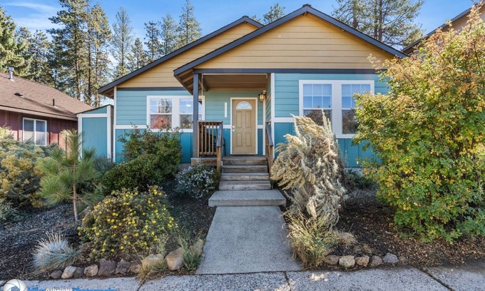Southern Crossing House | Experience Comfort at Bluebird Day - Raven Sky Bungalow