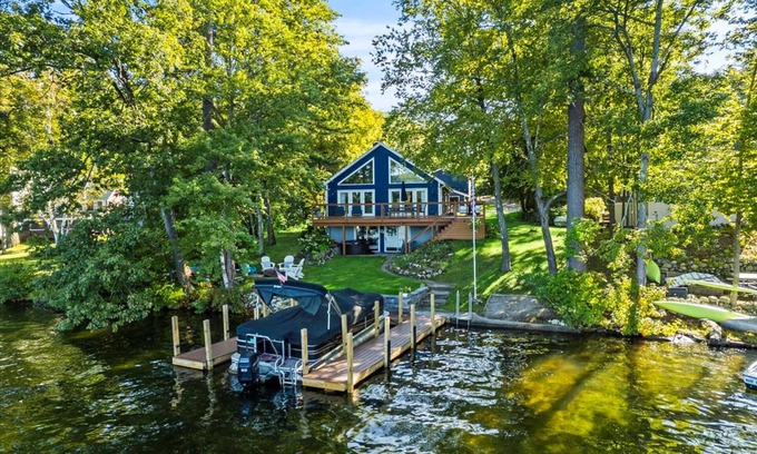 Queensbury House | Unforgettable Bluebird Hideaway with Oceanfront Spa Access