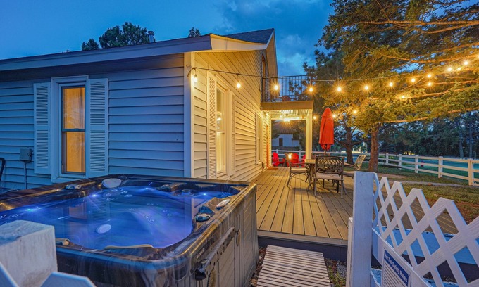 Monument House | Discover Relaxation at Bluebird Inn - Family and Pet Friendly