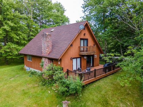 Liberty House | Bluebird Manor: Waterfront Retreat with Family-Friendly Amenities