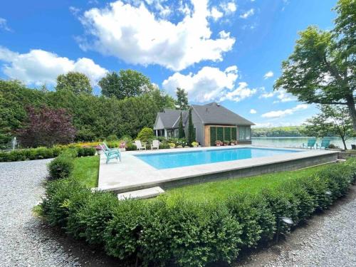 Howe Island Villa | Bluebird Sanctuary: Pet-Friendly Retreat with Pool Access