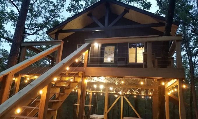 Whitesboro Cabin | Discover Bluebird Treehouse at Big Cedar Wilderness Cabins