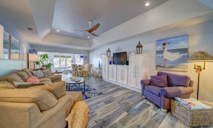 Hutchinson Island South House | Experience Bluedrift Cottage: Oceanfront Relaxation Awaits