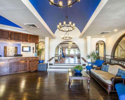 Ormond Shores Hotel | Beachfront Bluegreen Vacations Casa Del Mar with Pool & Views