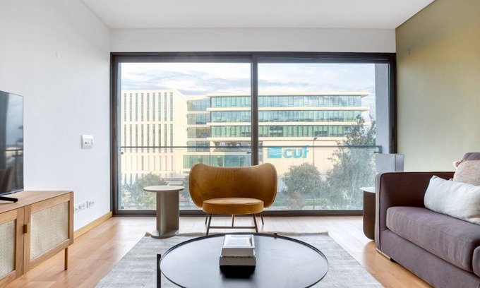 Alcantara Apartment | Blueground | Alcântara: Fully Furnished Comfort Awaits