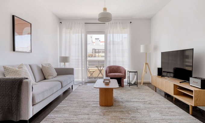 Sao Domingos de Benfica Apartment | Discover Blueground Alto dos Moinhos: Pet-Friendly Comfort
