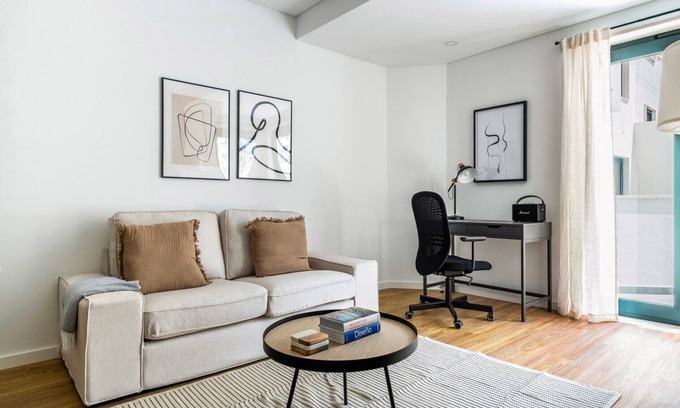 Falca Apartment | Blueground | Alvalade, balcony, nr Parque Eduardo VII