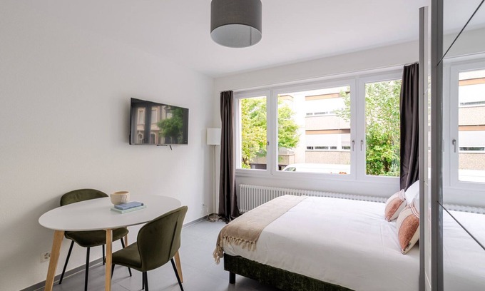 Iselin Apartment | Blueground | Basel-Iselin, view, nr Rhine