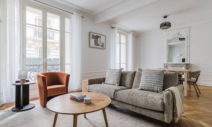 L'Europe Apartment | Blueground | Batignolles 2bd apartment