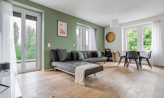 Hoengg Apartment | Blueground | Höngg, balcony, nr Uetliberg