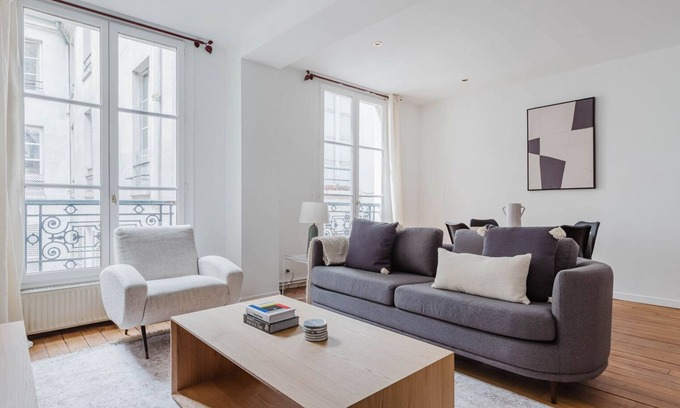 Odeon Apartment | Blueground | Jardin du Luxembourg, fully furnished