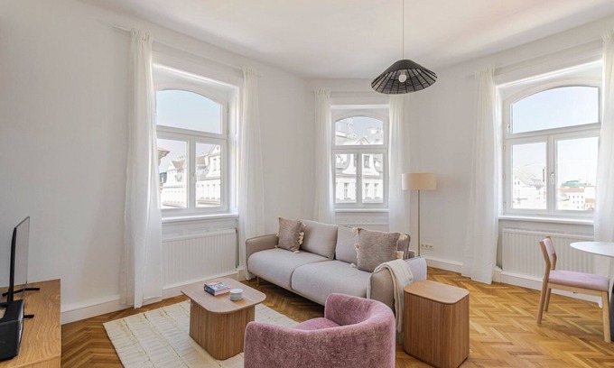 Josefstadt Apartment | Blueground | Josefstadt, view, nr Rathaus
