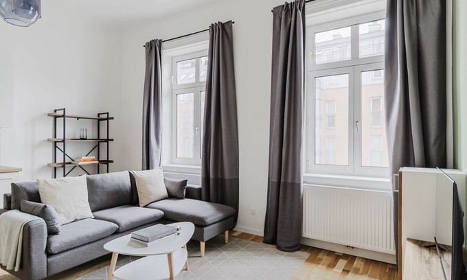 Erdberg Apartment | Blueground | Landstraße, w/d, furnished & ready