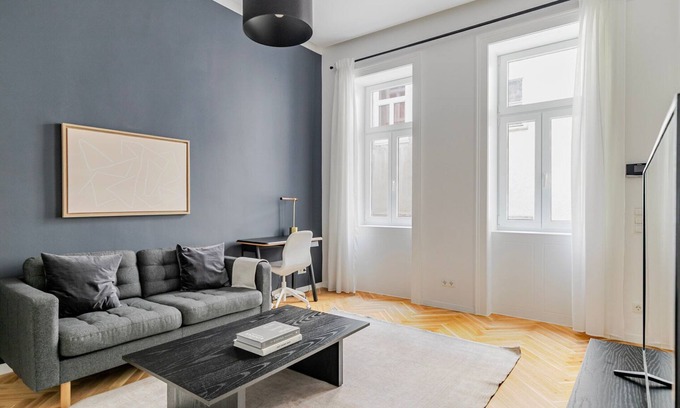 Hundsturm Apartment | Blueground | Margareten, elevator, nr Naschmarkt