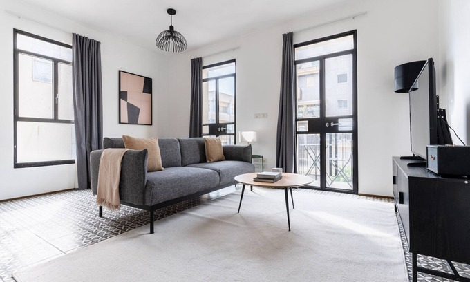 Old North Apartment | Blueground | Old North, New Building, Balcony (TLV-49)