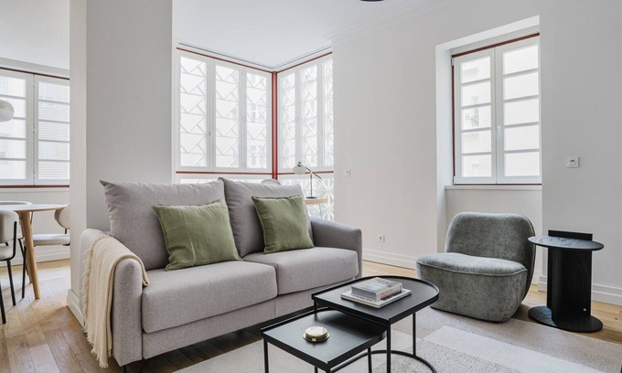 Sao Sebastiao da Pedreira Apartment | Blueground | São Sebastião, AC & w/d, nr park