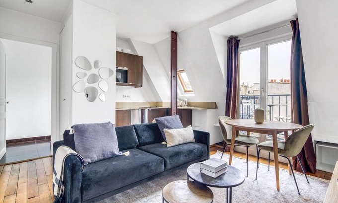 L'Europe Apartment | Blueground | St Lazare, balcony, nr Opera