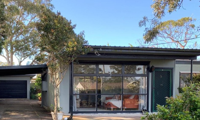 Culburra Beach House | Pet-Friendly Bluejay Cottage with Ocean View and Kitchen
