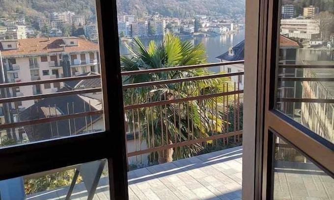 Omegna Apartment | Family-Friendly Bluelake Apartment 2 in Omegna