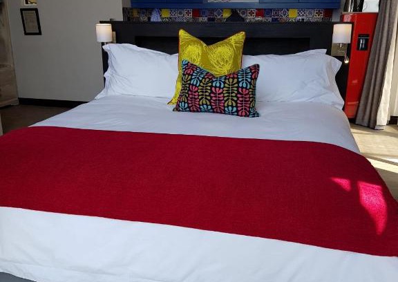 White River Apartment | Discover Bluemere Living: 4-Star Retreat with Pool & Family Fun