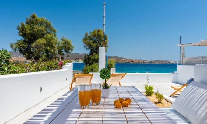 Apollonia Apartment | Oceanfront BlueNote Milos - Cozy Studio with Breakfast