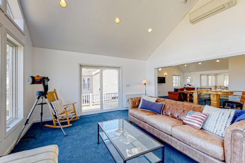 Neshobe Beach House | Relax at Blues Views: Pet-Friendly 4-Star Getaway