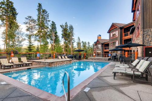 Four O'Clock Apartment | Enjoy Oceanfront Bliss at BlueSky Breckenridge - Rated 9.2