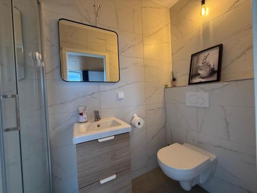 Ehrenstein Apartment | Convenient Bluestone Apartments Near Parking & Free Amenities