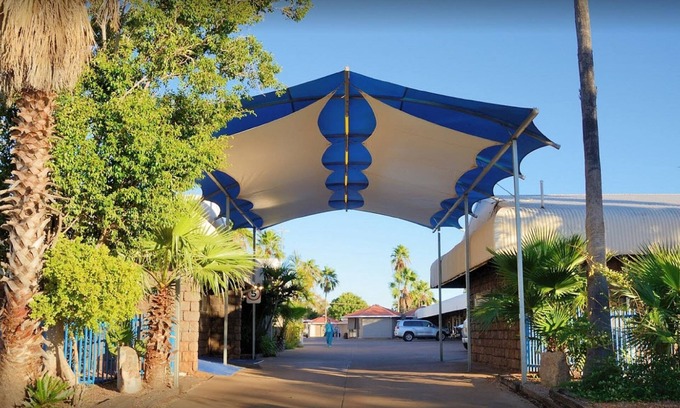 Tennant Creek Hotel | Relax at Bluestone Motor Inn with Pool and Family Dining