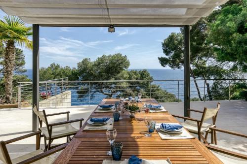 Llafranc Villa | Oceanfront Blueview Villa with Pool and Pet-Friendly Perks