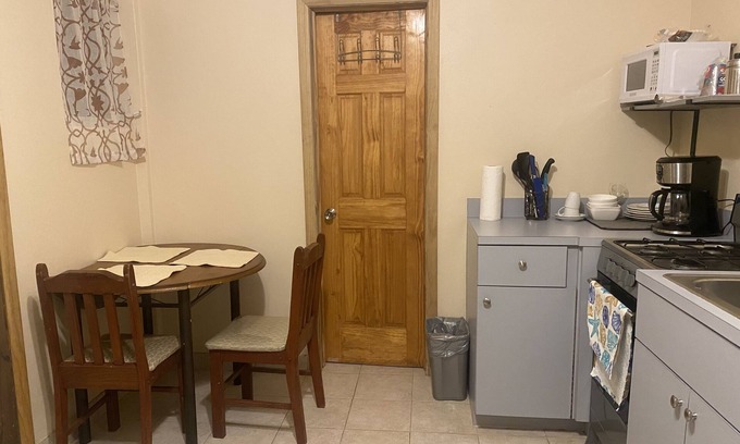 Estate Solberg Apartment | Bluewater Cottage: Cozy Retreat with Ocean Views & Amenities