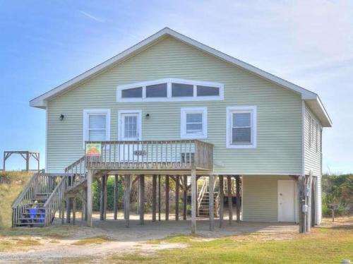 Oak Island House | Unforgettable Bluewater Point: Oceanfront with Impeccable Reviews