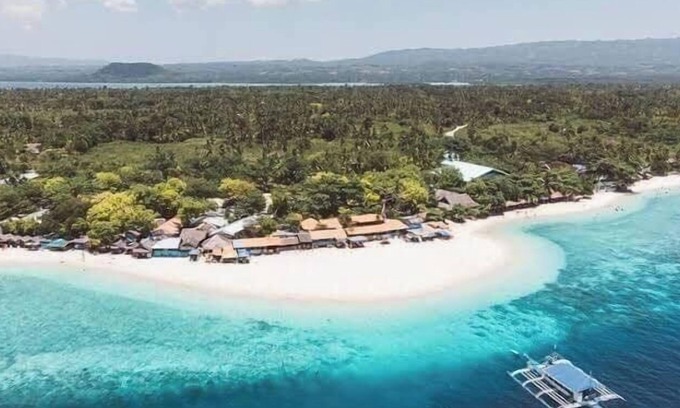 Moalboal Hotel | Discover Bluewaves Resort - Basdaku with Family-Friendly Amenities