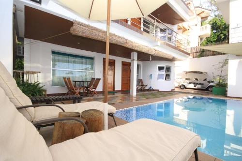 Balabag Bed & Breakfast | Oceanfront Bluewaves Westcliff Villa with Pool & Breakfast