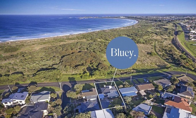Warrnambool House | Bluey Hotel: Pet Friendly & Family-Friendly Retreat
