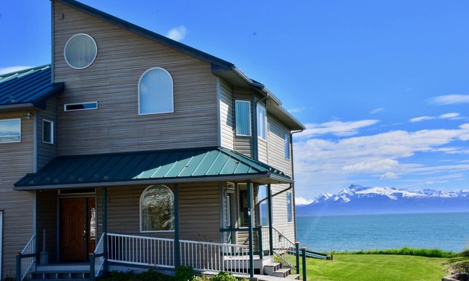 Homer Cabin | Bluffview Lodge - Oceanview with Breakfast in Old Town