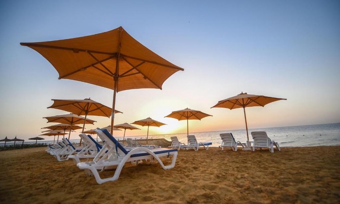 Ras Sudar Hotel | Blumar El Dome Hotel: Oceanfront Paradise with Pool & Beach
