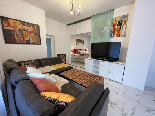 Idar-Oberstein Apartment | Blumenhaus: Guest Rated 10/10 & Pet-Friendly Getaway