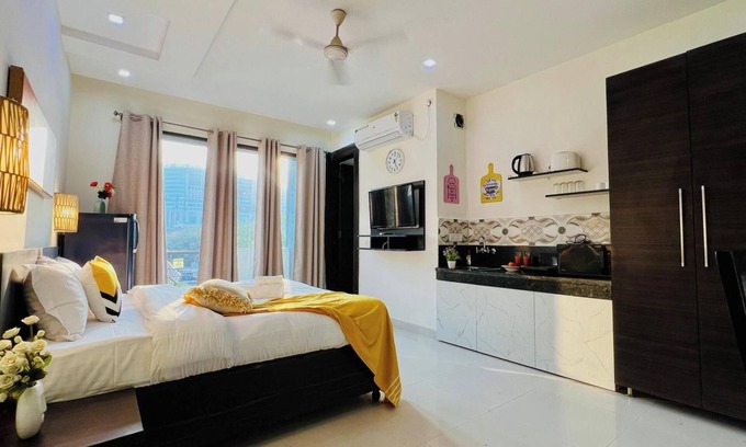 DLF City Apartment | Bluo Stays - DLF Cybercity