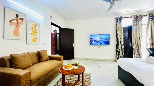 Defence Colony Apartment | Pet-Friendly BluO Studio in Defence Colony with Kitchen