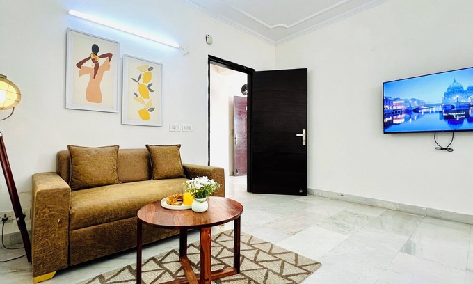 Defence Colony Apartment | Pet-Friendly BluO Cozy Studio in Defence Colony