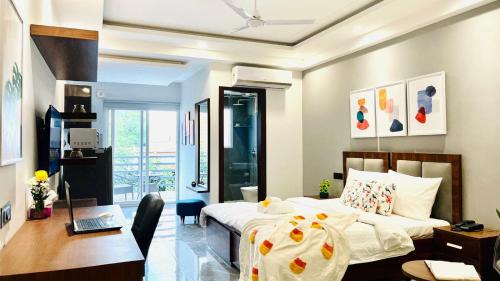 DLF Phase 3 Hotel | Stylish BluO Studio2 in DLF Cybercity with Pool & Gym