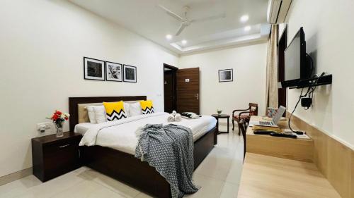 Gurugram Apartment | Discover BluO Studio5: Gym & Terrace Garden Retreat