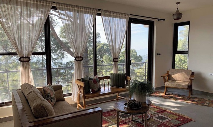 Lansdowne Hotel | Cozy Blusalz Escapade Lansdowne: Family-Friendly Retreat