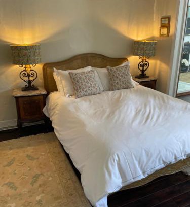 Long Melford House | Inviting Blythe Cottage: Family-Friendly with Kitchen Amenities