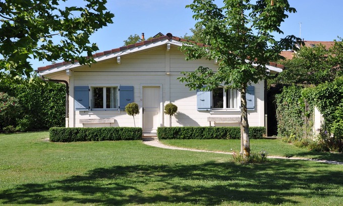 Collonge-Bellerive Cottage | Elegant BnB Atelier de St. Maurice with Spa & Breakfast