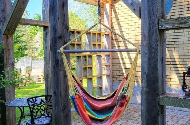 Lac-Brome House | Family-Friendly BnB Lac Brome with Hot Tub & Kitchen