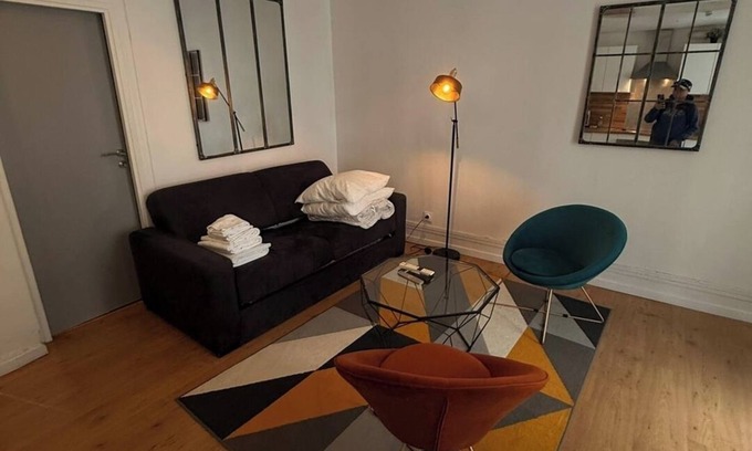 Quartier des Invalides Apartment | BnBNook - Elegant 1BR Near Champ de Mars and Eiffel